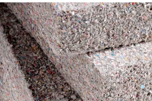 Ocieplenie celulozą – dlaczego warto wybrać tę metodę ocieplenia domu i poddasza?