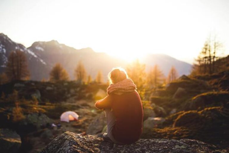 Porównanie cen suplementów diety w różnych sklepach online na tle minimalistycznego lifestyle'u