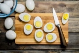 Jak długo gotować jajka na twardo?